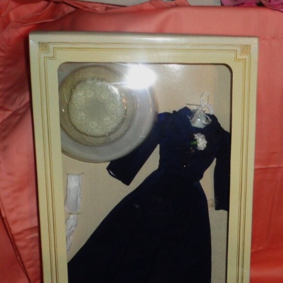 FRANKLIN MINT PRINCESS GRACE KELLY ARRIVAL IN MONACO ENSEMBLE-NEW IN BOX- - Picture 3 of 5